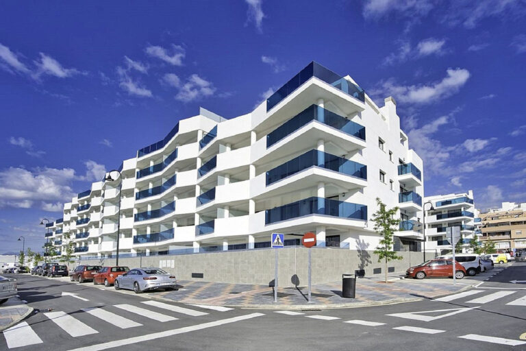 742422 middle floor apartment costa del sol 2 bedrooms las lagunas e325000 1 768x512