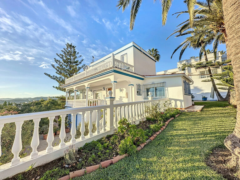 746385 detached villa costa del sol 5 bedrooms estepona e1045000 1 1 768x576