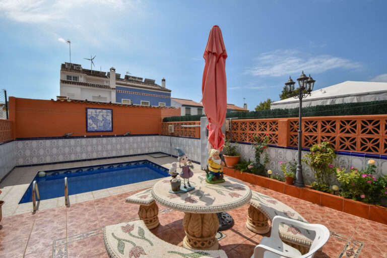 749719 terraced townhouse costa del sol 4 bedrooms nueva andalucia e470000 1 1 768x512