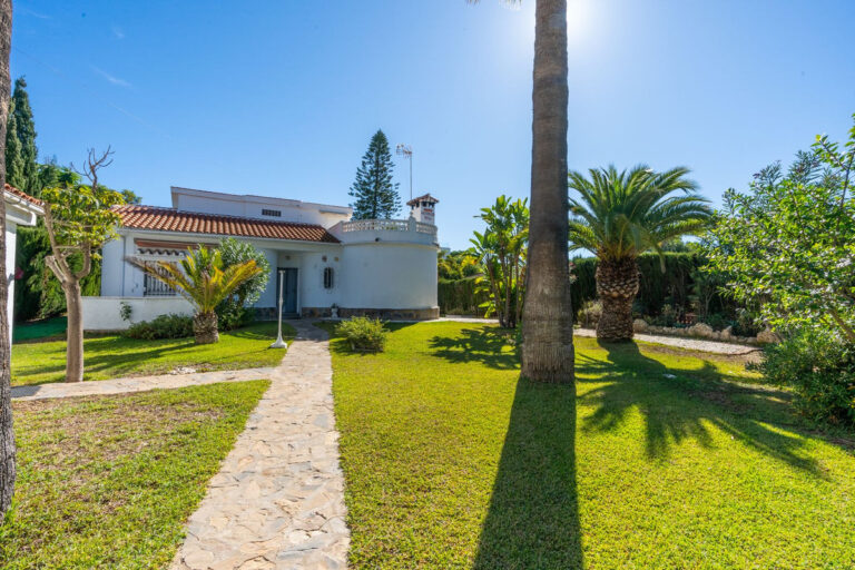 753422 detached villa costa del sol 3 bedrooms marbesa e1200000 1 768x512