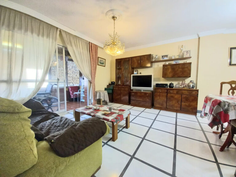 757206 middle floor apartment costa del sol 4 bedrooms malaga centro e280000 1 1 768x576