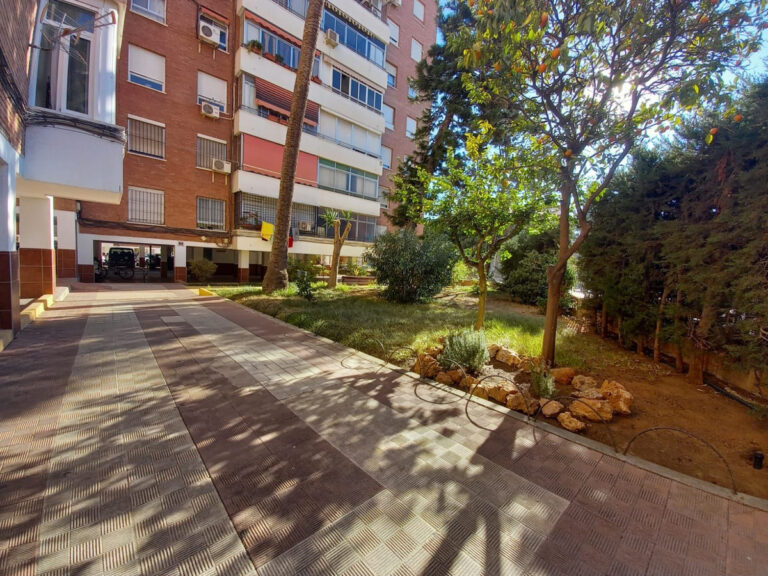 757206 middle floor apartment costa del sol 4 bedrooms malaga centro e280000 1 768x576