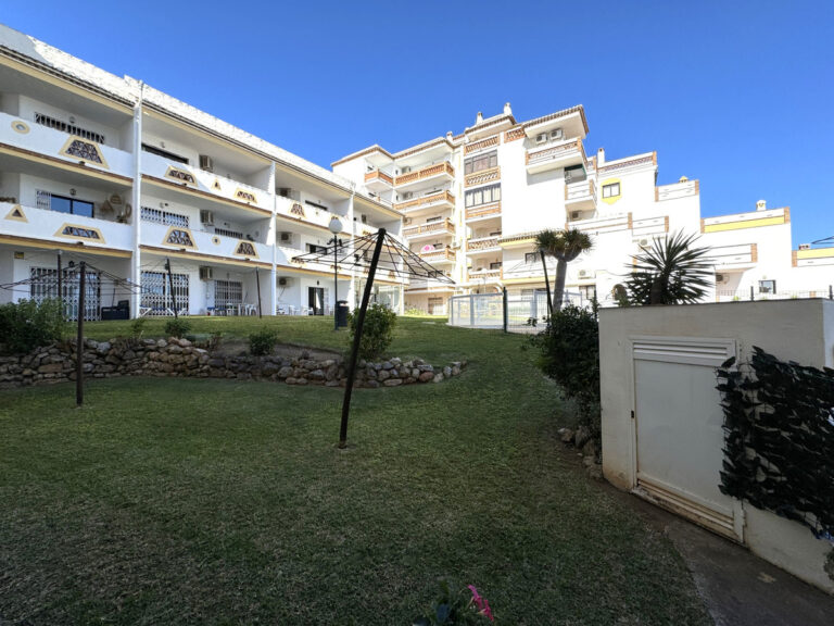 876118 middle floor apartment costa del sol 2 bedrooms calahonda e220000 1 1 768x576