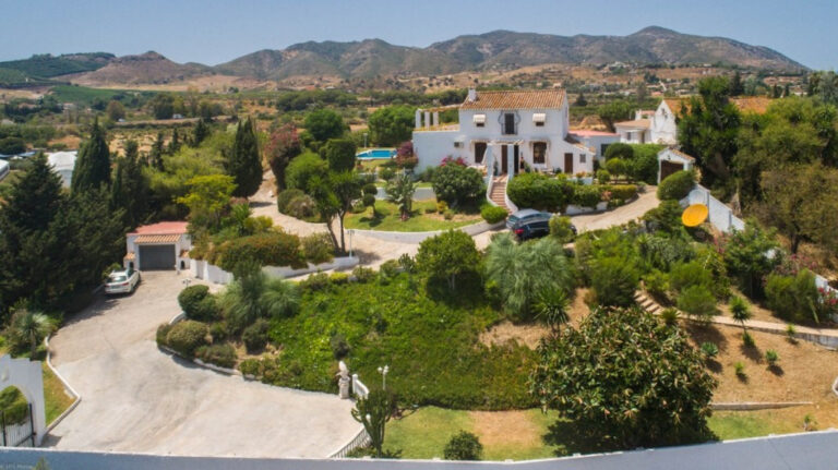 877305 finca villa costa del sol 4 bedrooms alhaurin de la torre e695995 1 1 768x431