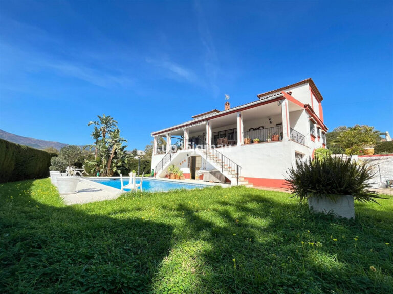 878496 detached villa costa del sol 5 bedrooms estepona e824900 4 768x576