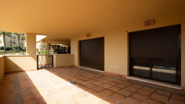 878832 ground floor apartment costa del sol 2 bedrooms sotogrande puerto e394500 3 768x432