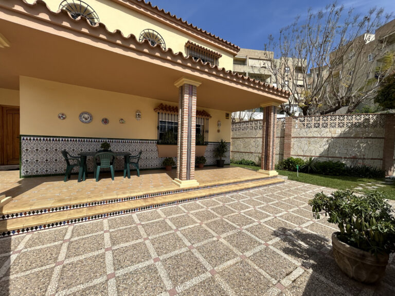 880296 detached villa costa del sol 4 bedrooms las lagunas e637000 1 768x576