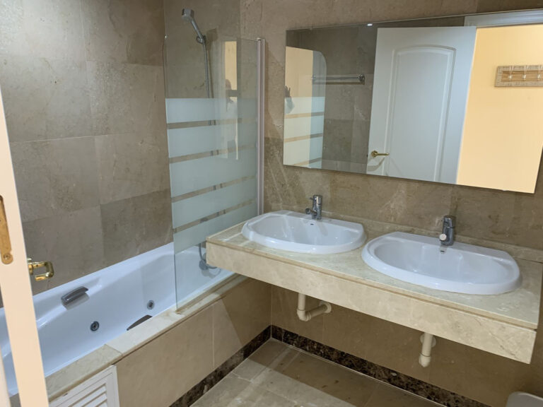 881134 middle floor apartment costa del sol 2 bedrooms la duquesa e220000 9 768x576