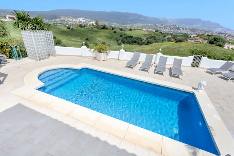 881326 detached villa costa del sol 4 bedrooms cerros del aguila e749000 13 768x512