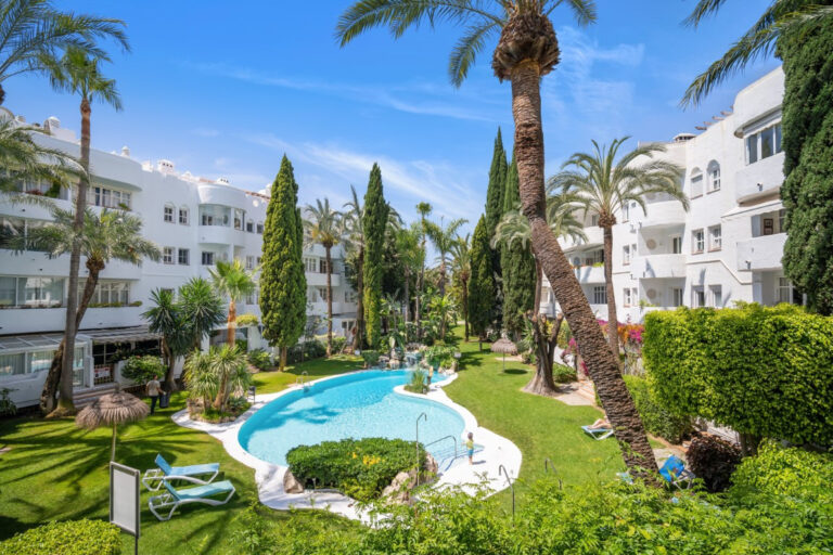 881744 middle floor apartment costa del sol 2 bedrooms the golden mile e650000 768x512