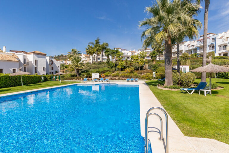 882080 middle floor apartment costa del sol 2 bedrooms los arqueros e320000 1 1 768x512