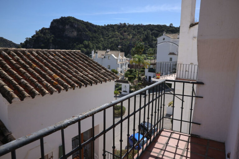 882302 middle floor apartment costa del sol 1 bedrooms benahavis e150000 1 768x512