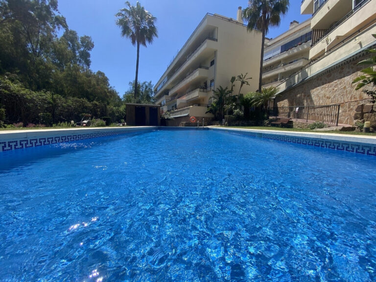 882761 middle floor apartment costa del sol 1 bedrooms calahonda e194000 1 768x576