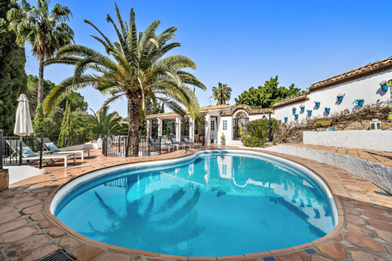 882866 detached villa costa del sol 9 bedrooms marbella e1750000 1 768x512