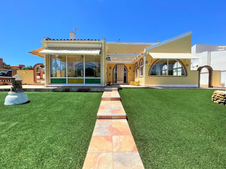 882932 detached villa costa del sol 4 bedrooms la duquesa e349000 1 768x576